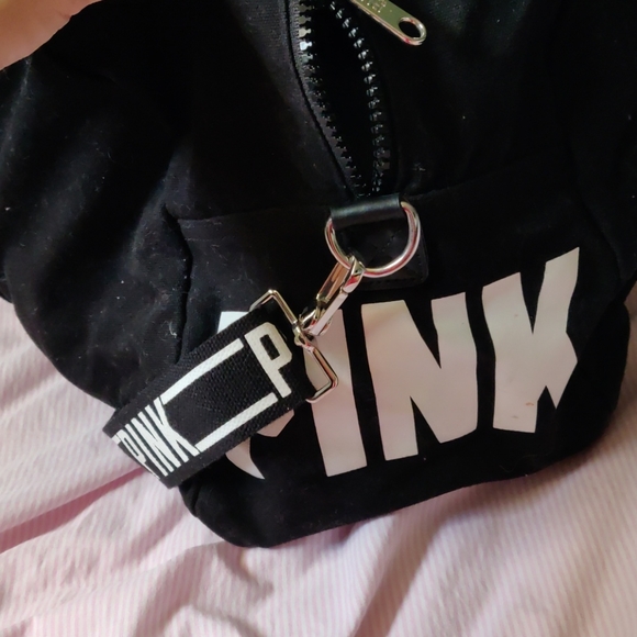 PINK Duffel Bag/ Weekend Bag - Picture 3 of 5